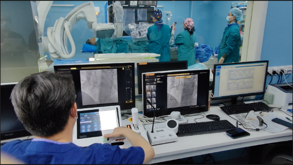 新一代微创血管介入手术机器人VasCure完成多例临床试验
